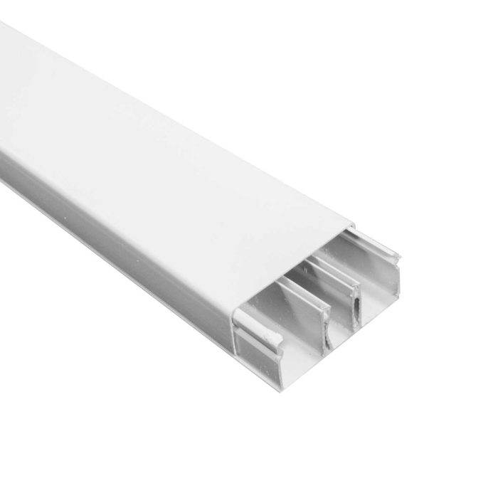 Canaleta de PVC Reforçada com Divisoria 50 x 20 x 2000 mm (5x2x200cm) Branca Com Fita Dupla Face Ilumi