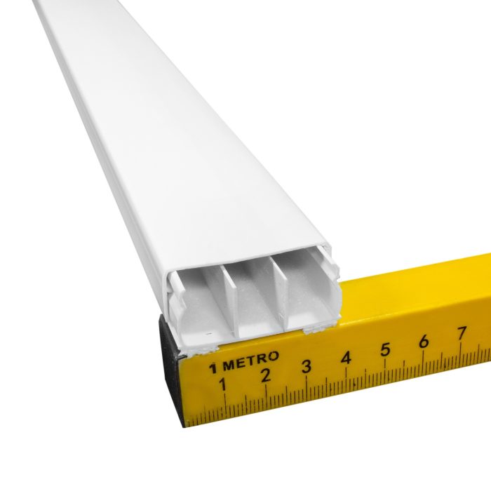 Canaleta De PVC Reforçada Com Divisoria 40 x 16 x 2000mm (4x1,6x200cm) Branca Com Fita Dupla Face Ilumi