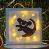 Quadro de parede retrato rei leão com led luz acende simba parece pintura personalizado com nome marca logo frase foto