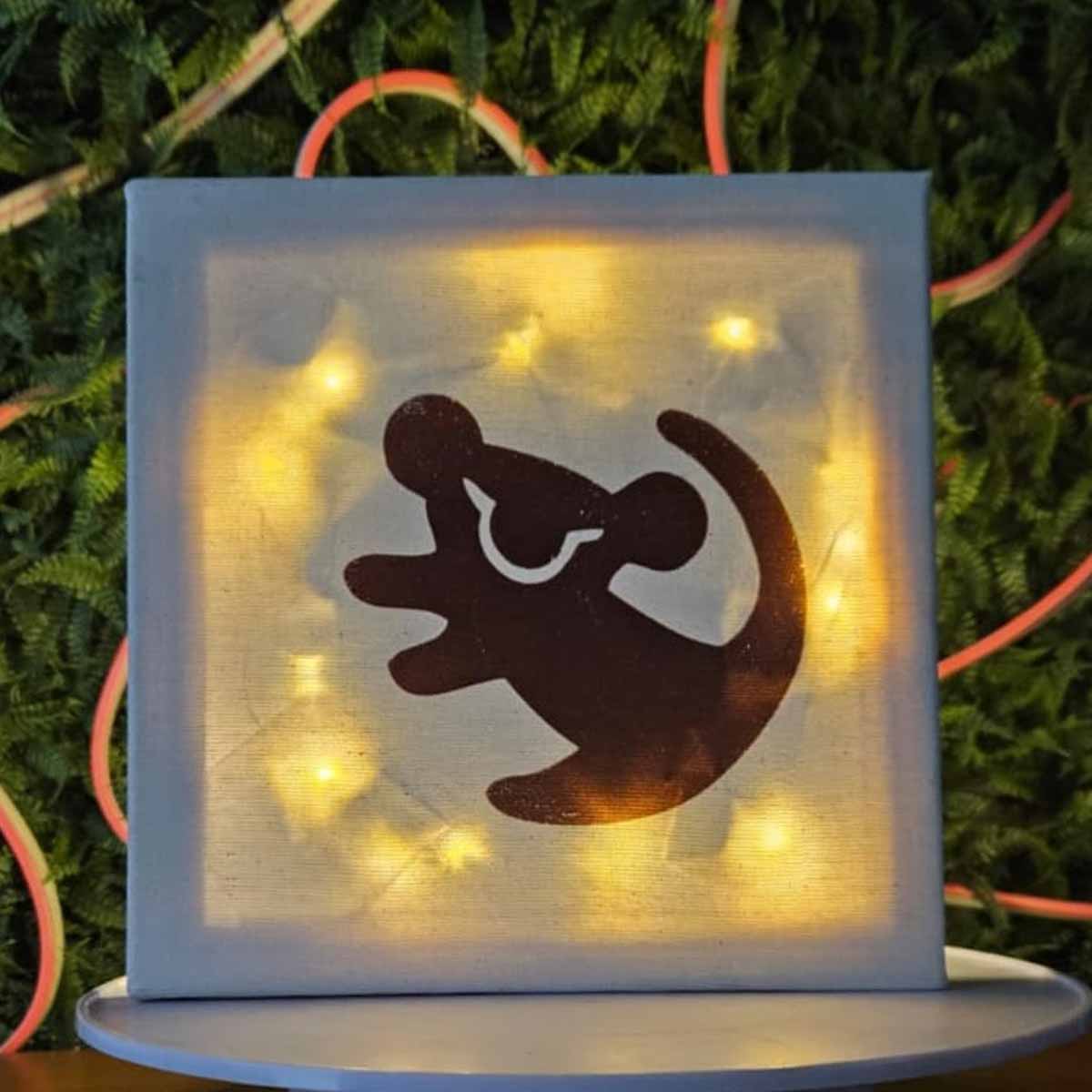 Quadro de parede retrato rei leão com led luz acende simba parece pintura personalizado com nome marca logo frase foto